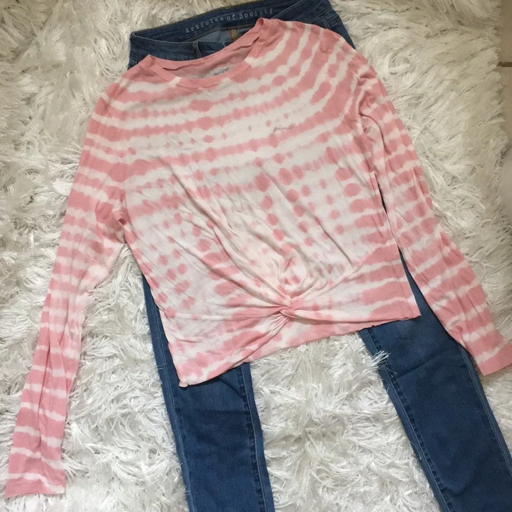 VS PINK NWOT GIRLFRIEND TWIST FRONT TIE DYE LONG SLEEVE CROPPED TEE - Picture 2 of 10